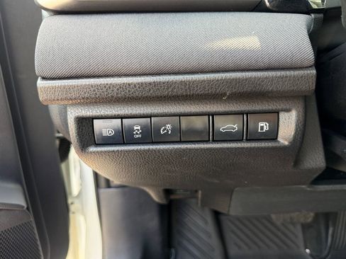 Used 2025 Toyota Camry LE image 31