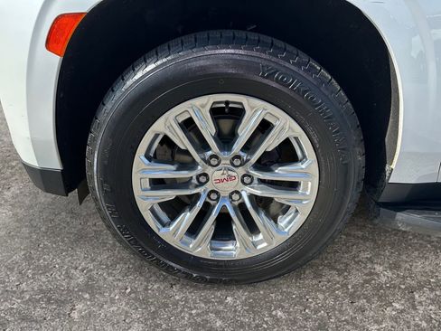 Used 2022 GMC Yukon XL SLT w/ SLT Premium Package image 8