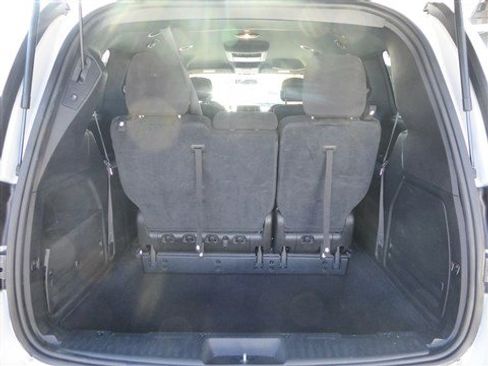 Used 2016 Dodge Grand Caravan SXT image 21