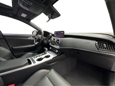Used 2022 Kia Stinger GT1 RWD image 33