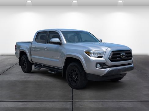 Used 2021 Toyota Tacoma SR5 RWD image 2
