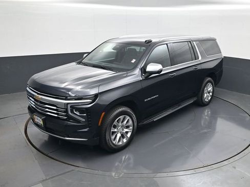 Used 2025 Chevrolet Suburban Premier AWD/4WD image 14
