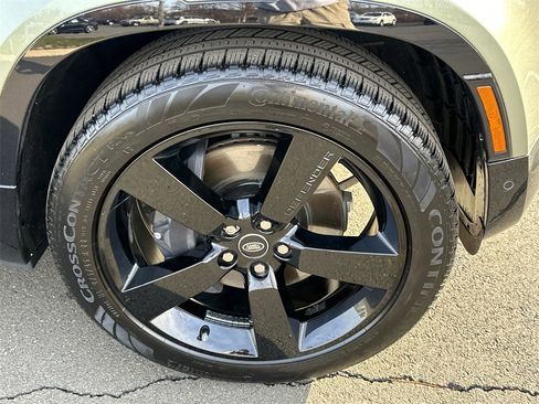 Certified 2025 Land Rover Defender 110 X-Dynamic SE image 7