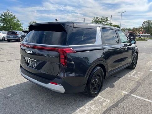 Used 2025 Kia Carnival FWD image 7