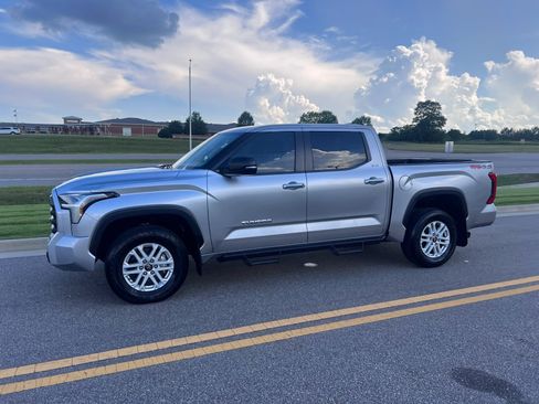 Used 2025 Toyota Tundra SR5 w/ SR5 Convenience Package AWD/4WD image 9
