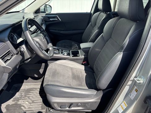 Used 2024 Mitsubishi Outlander SE image 19