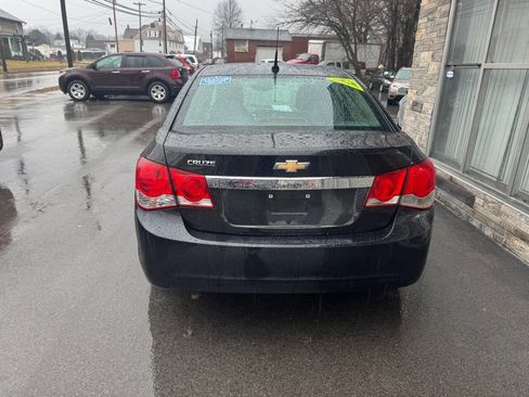 Used 2014 Chevrolet Cruze LS image 4