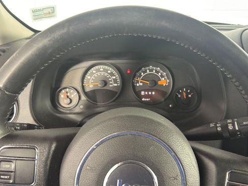 Used 2017 Jeep Patriot High Altitude FWD image 7