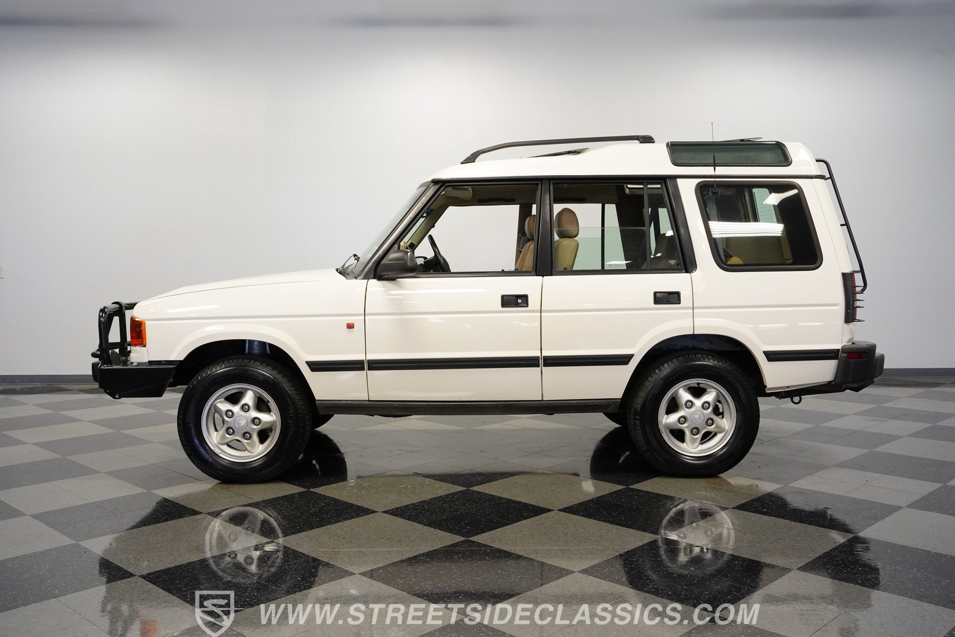 Used 1996 Land Rover Discovery AWD/4WD image 2