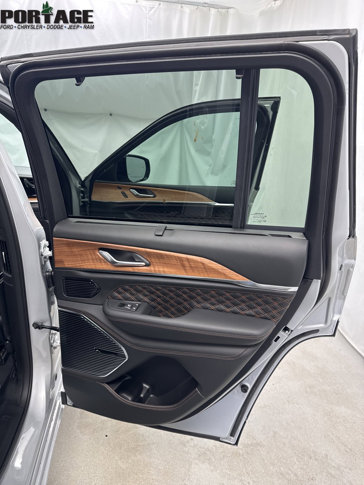 New 2026 Jeep Grand Cherokee Summit w/ Obsidian Package AWD/4WD image 42