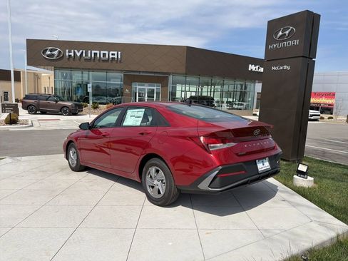 New 2026 Hyundai Elantra SE FWD image 3
