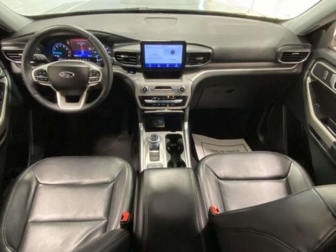 Used 2023 Ford Explorer XLT image 9