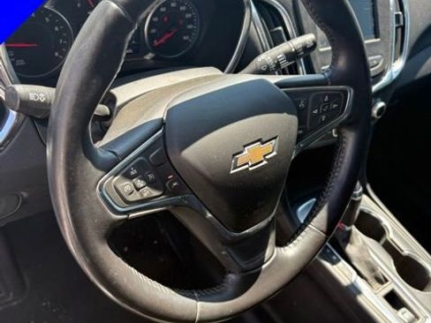 Used 2019 Chevrolet Equinox LT w/ Driver Convenience Package FWD image 16