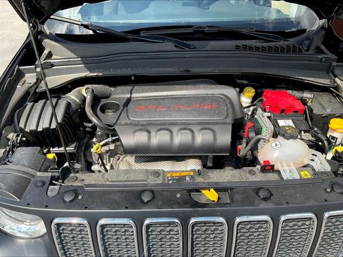 Used 2020 Jeep Renegade Latitude AWD/4WD image 30