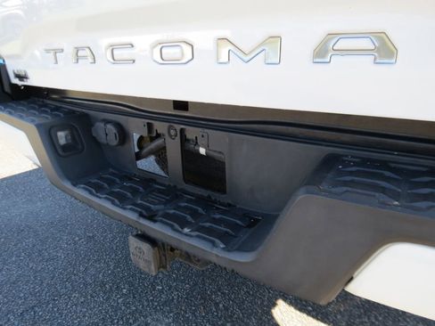 Used 2020 Toyota Tacoma TRD Sport image 16