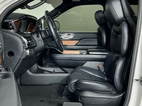 Used 2019 Lincoln Navigator Reserve AWD/4WD image 10