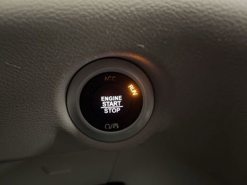 Used 2023 Chrysler Pacifica Touring-L image 43