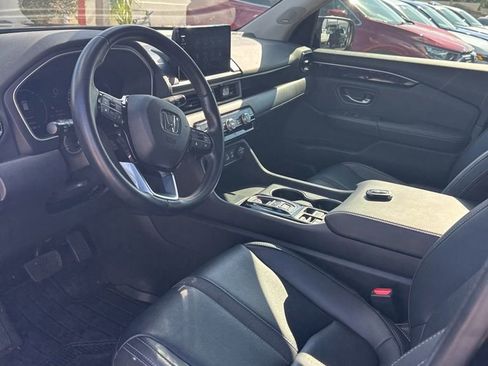Used 2025 Honda Pilot Touring image 11