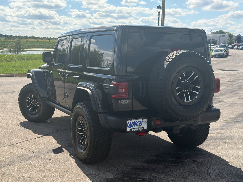 Used 2025 Jeep Wrangler Unlimited Rubicon AWD/4WD image 2