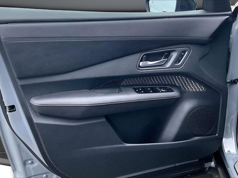 Used 2024 Nissan Ariya AWD image 19