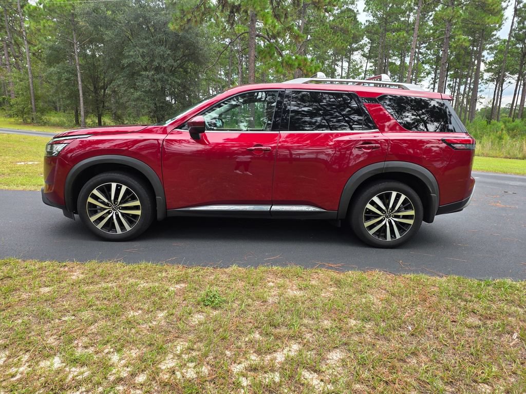 Used 2024 Nissan Pathfinder Platinum w/ Black Appearance Package FWD image 2