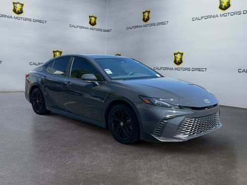 Used 2025 Toyota Camry SE w/ Convenience Package FWD image 7
