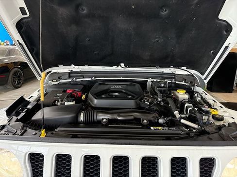 Used 2020 Jeep Wrangler Unlimited Sahara AWD/4WD image 28