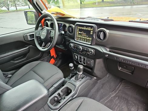 Used 2023 Jeep Wrangler Unlimited w/ Sun & Screen Package AWD/4WD image 14