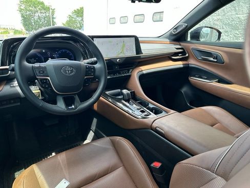 Used 2025 Toyota Crown Signia w/ Advanced Technology Package AWD/4WD image 9