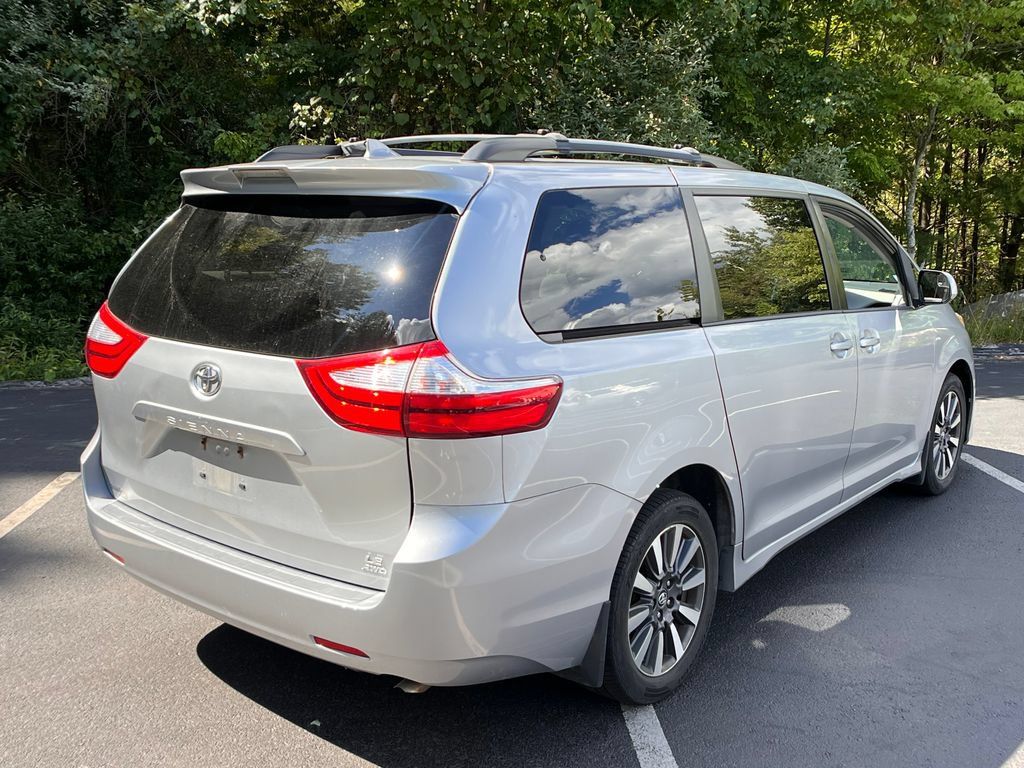 Used 2018 Toyota Sienna LE AWD/4WD image 31
