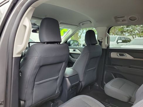 Used 2025 Ford Explorer Active RWD image 13
