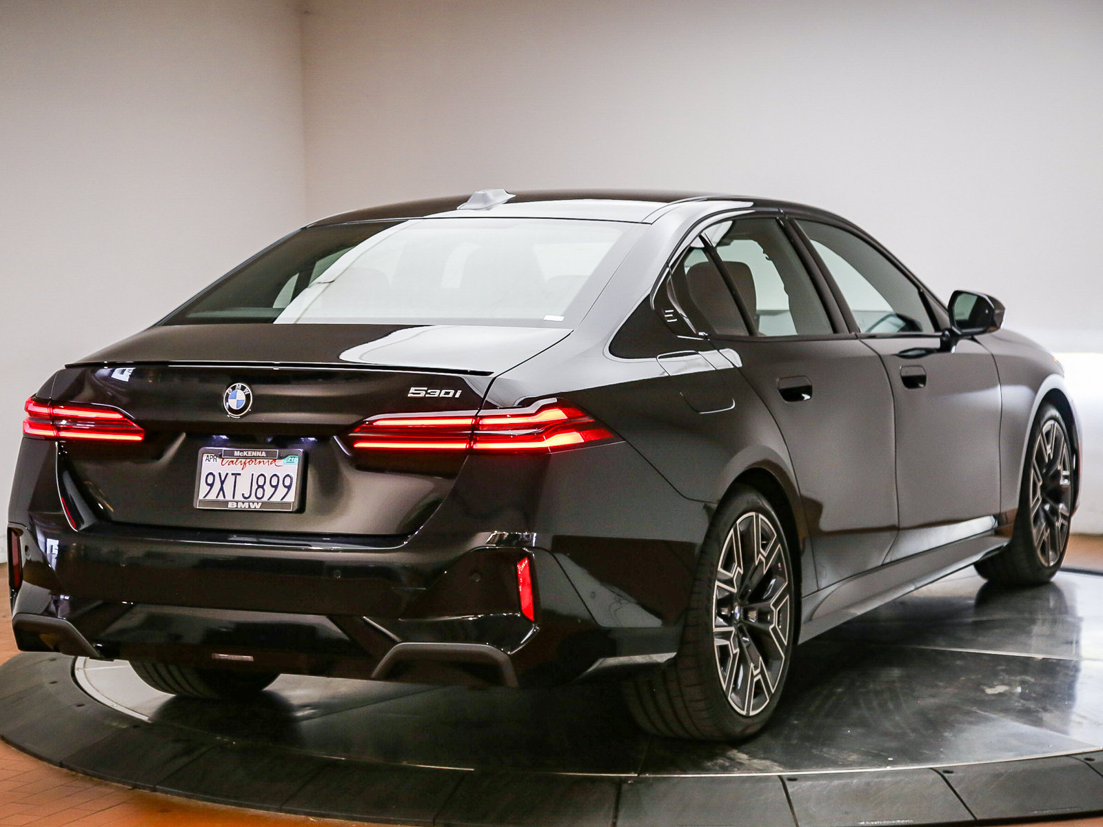 Used 2026 BMW 530i w/ M Sport Package RWD image 7