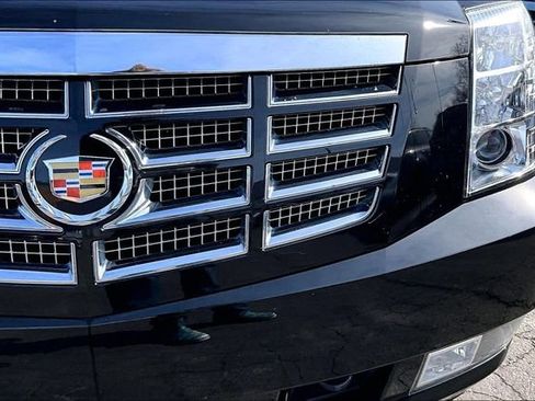 Used 2013 Cadillac Escalade EXT Premium image 26