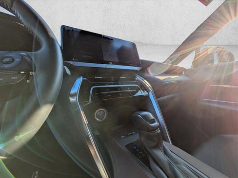 Used 2021 Toyota Venza Limited image 15