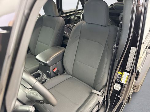 Used 2023 Jeep Wrangler Unlimited Sport image 11