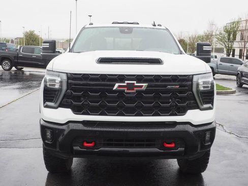 Used 2025 Chevrolet Silverado 2500 ZR2 w/ Technology Package AWD/4WD image 2