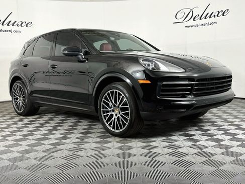 Used 2023 Porsche Cayenne w/ Premium Package AWD/4WD image 1