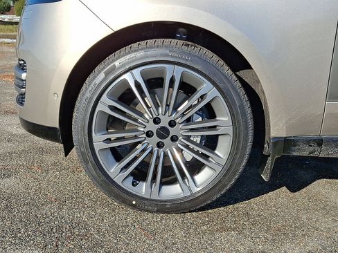 New 2026 Land Rover Range Rover Long Wheelbase SE image 2