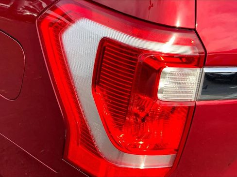 Used 2019 Ford Expedition XLT image 27