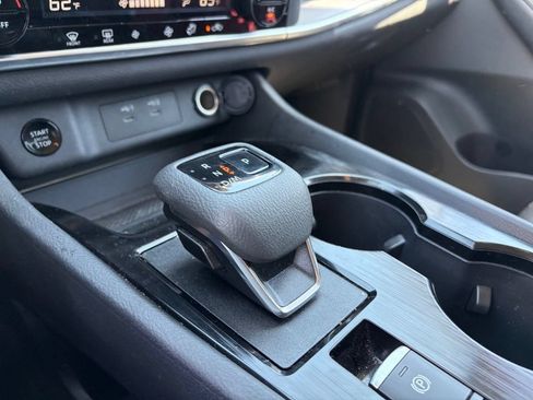 Used 2025 Nissan Rogue SV FWD image 8