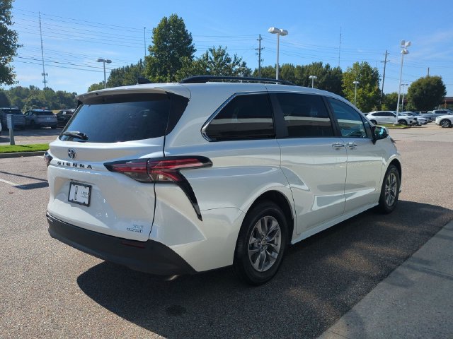 Used 2022 Toyota Sienna XLE FWD image 8