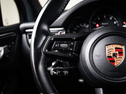 Certified 2024 Porsche Macan AWD/4WD image 17