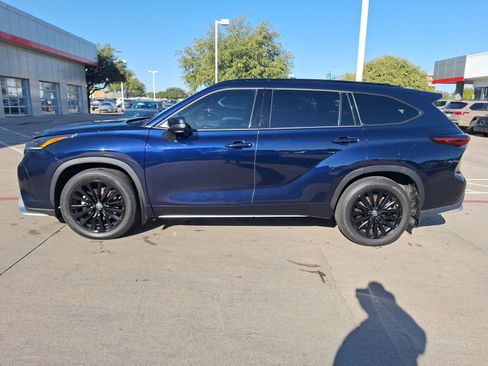 Used 2024 Toyota Highlander LE image 3