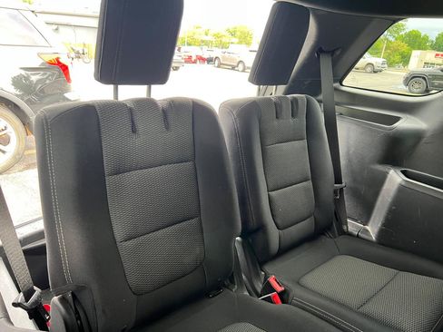 Used 2016 Ford Explorer XLT AWD/4WD image 26