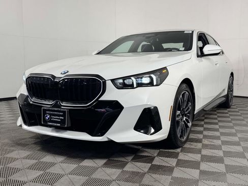 Used 2026 BMW 530i xDrive w/ M Sport Package AWD/4WD image 7