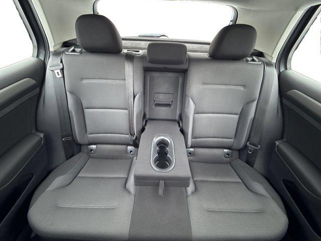 Used 2017 Volkswagen Golf S FWD image 16