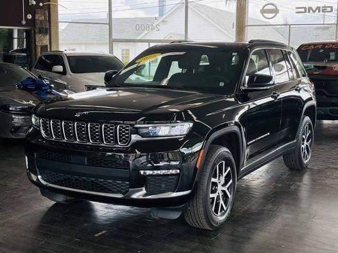 Used 2025 Jeep Grand Cherokee Limited AWD/4WD image 17