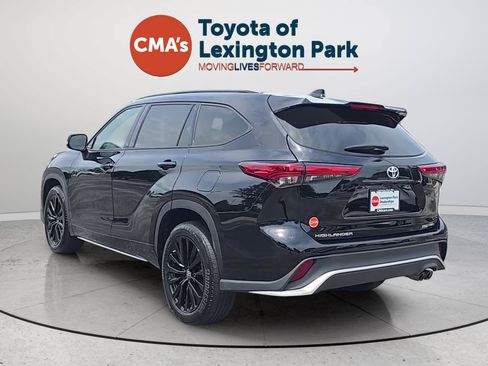 Used 2023 Toyota Highlander XSE AWD/4WD image 3