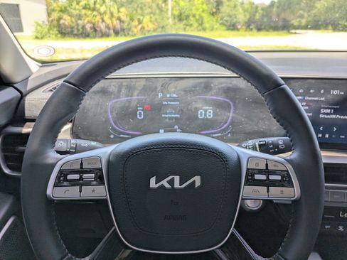 Used 2025 Kia Telluride LX FWD image 21