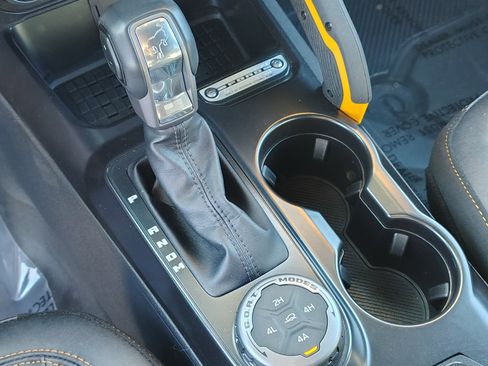 Used 2024 Ford Bronco Badlands image 24
